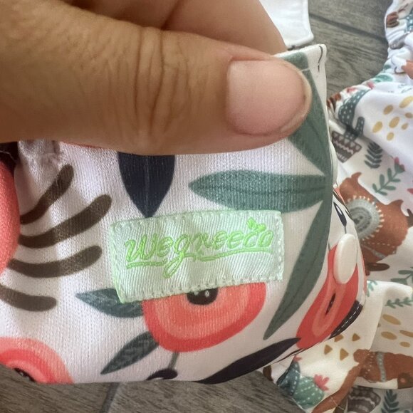 Wegreeco Lot Of 5 Female Cloth Diapers Floral Tropical Animals  (253) - Picture 4 of 4